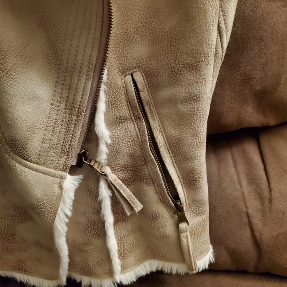 Guess faux fur vest - Picture 3 of 4